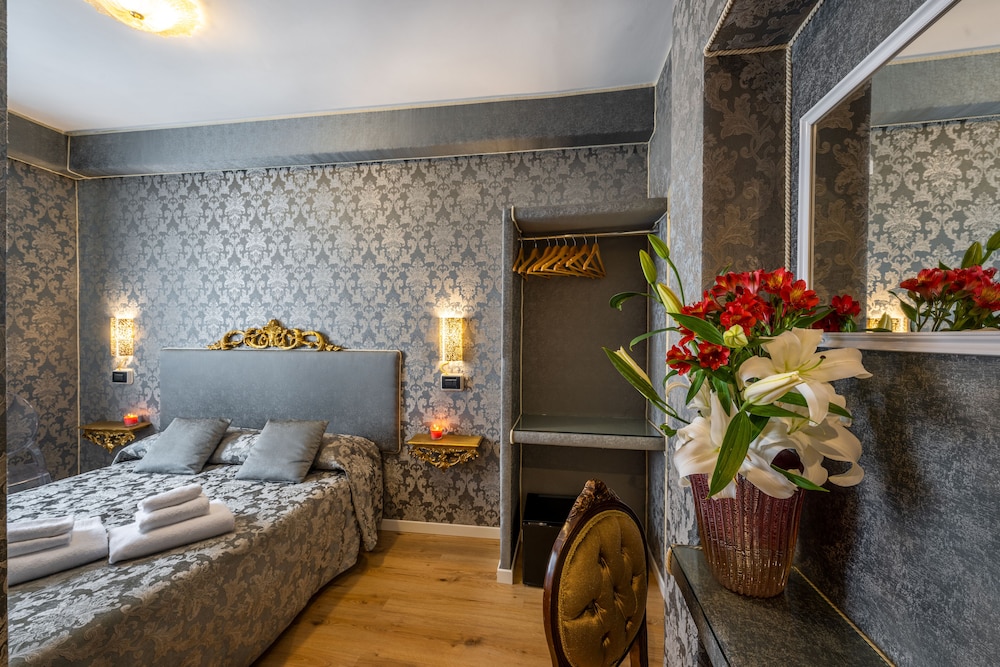 Small Double Room photo 1