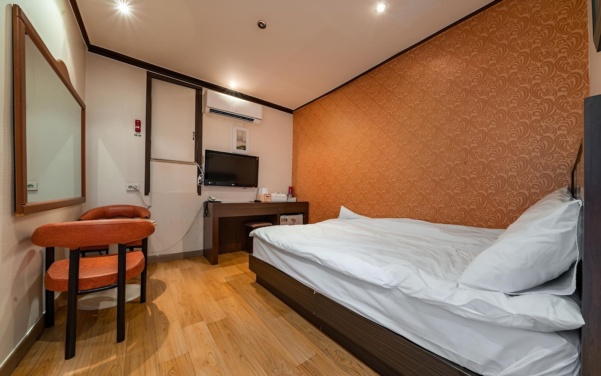 Room (Standard) - Photo 5