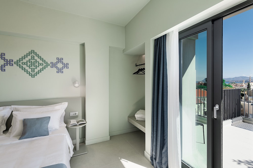 Superior Double Room, Terrace, City View photo 2
