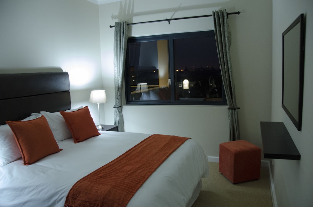 Luxury Apartment, 2 Bedrooms, Canal View, Lakeside