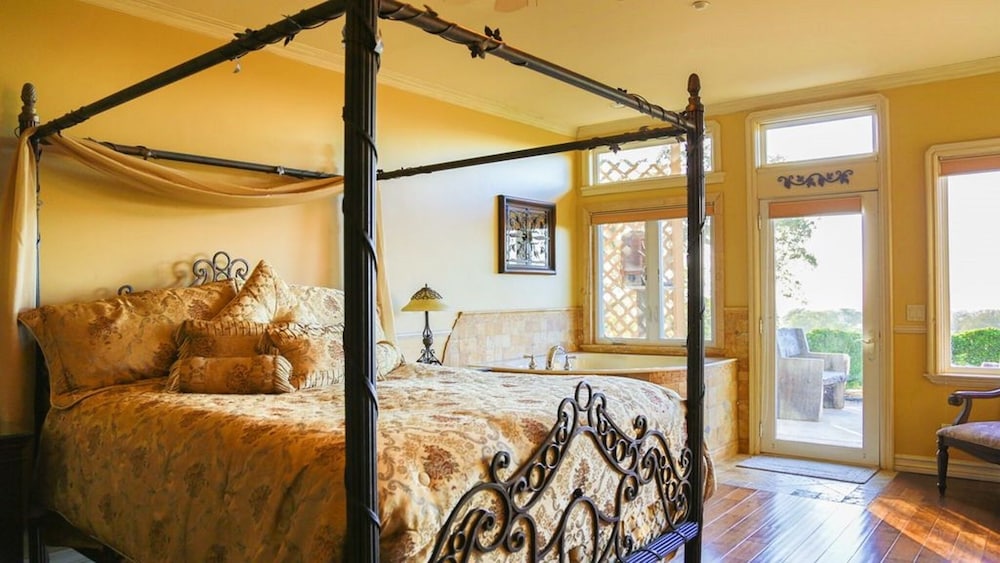 Superior Double Room, Ensuite (Extravagance) photo 1