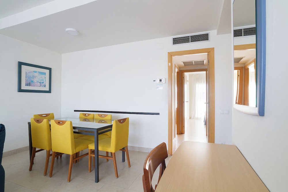 Apartment, 3 Bedrooms - Photo 7