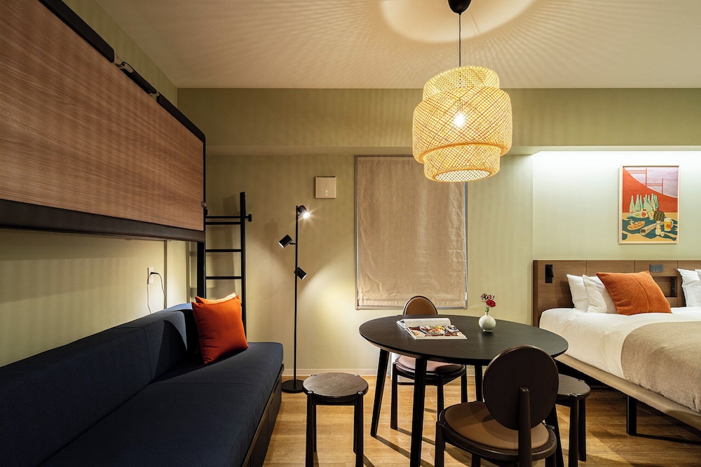 Deluxe Studio Apartment photo 2