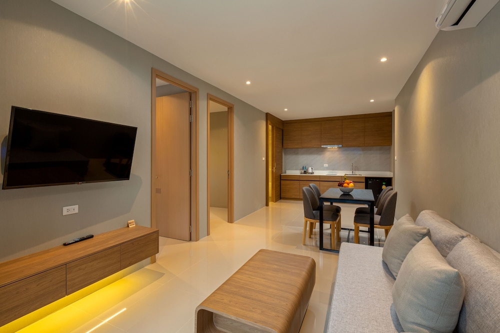 Family Suite, Pool Access (1 King Bed & 1 Single Bed) photo 3