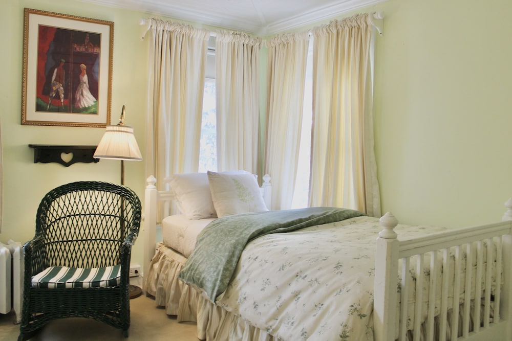 Standard Room, Multiple Beds, Non Smoking (Cottage) photo 3