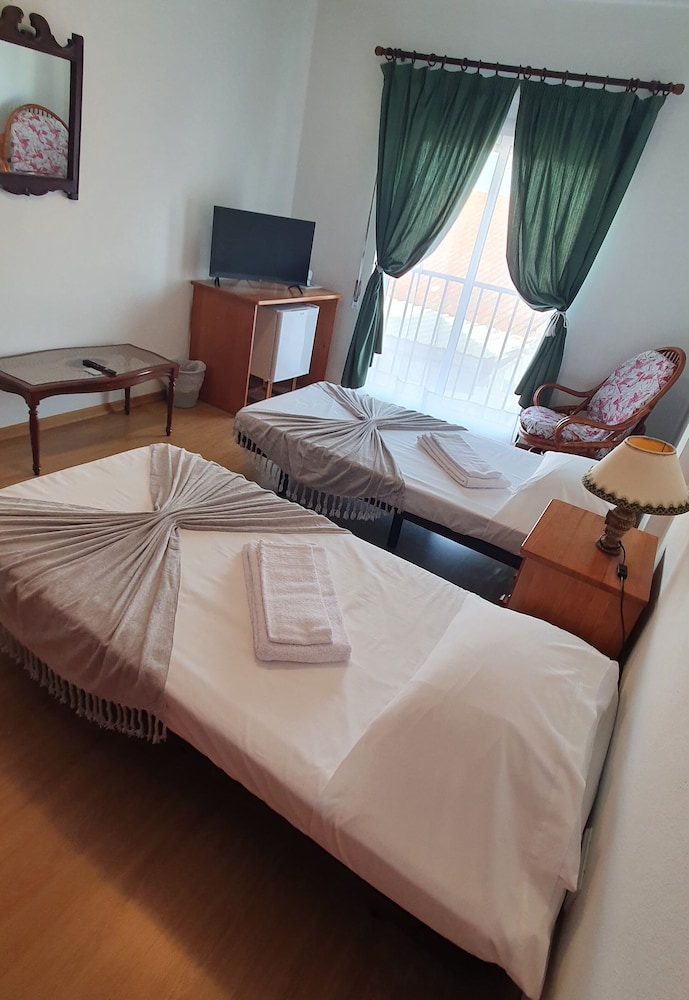 Basic Twin Room (Shared Bathroom)