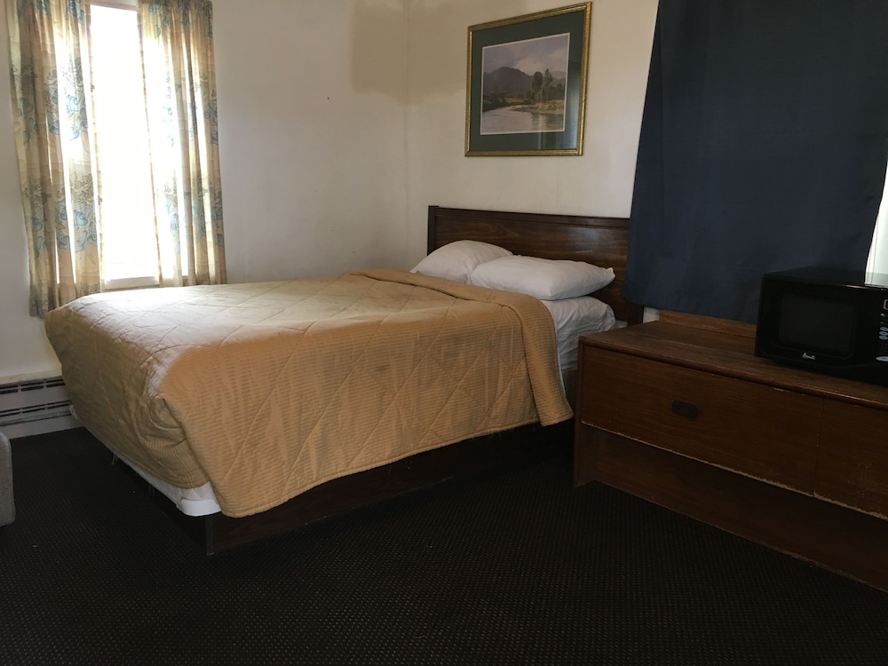 Standard Room (1 Full Bed)