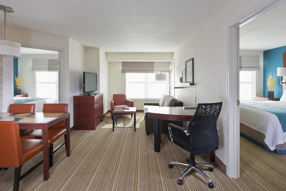 Suite, 2 Bedrooms (Mobility/Hearing Accessible, Tub) photo 1