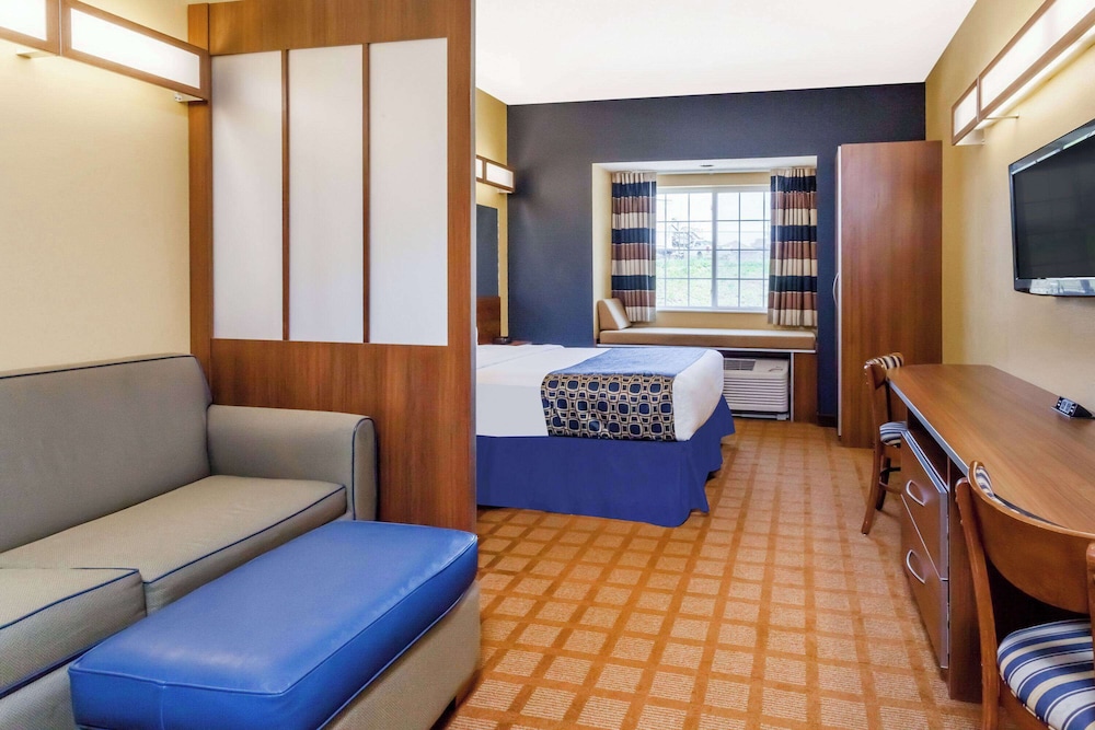Studio Suite, 1 Queen Bed, Non Smoking - Photo 2