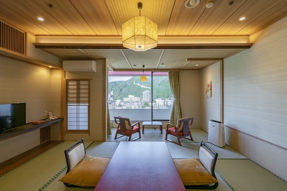 Basic Room, Non Smoking, Mountain View photo 2