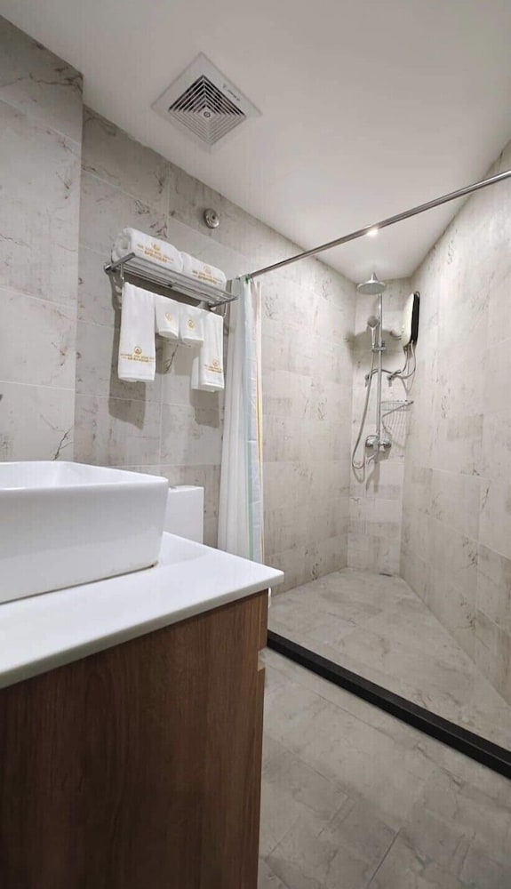 Deluxe Double or Twin Room - Photo 15