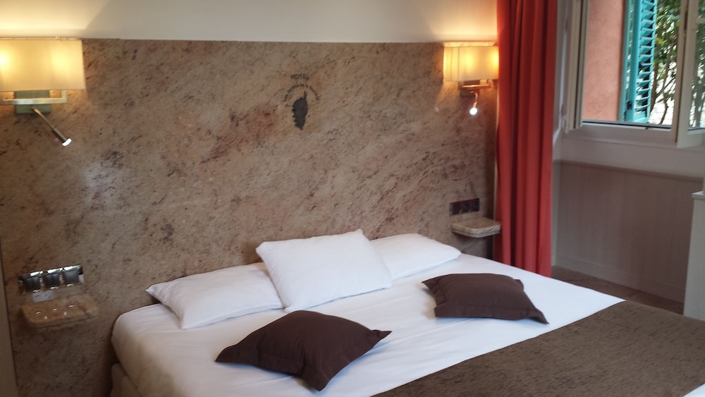 Double Room - Photo 8