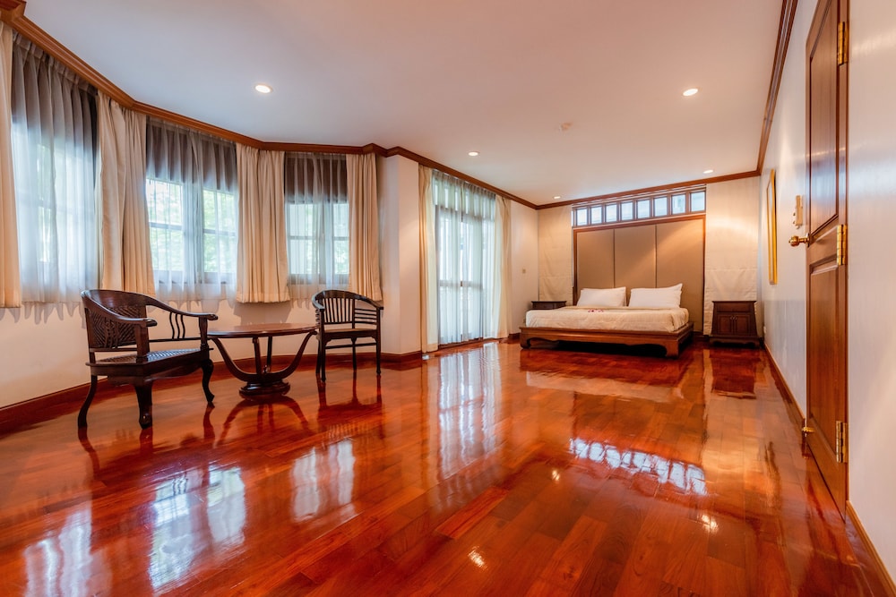 4 Bedrooms House photo 3