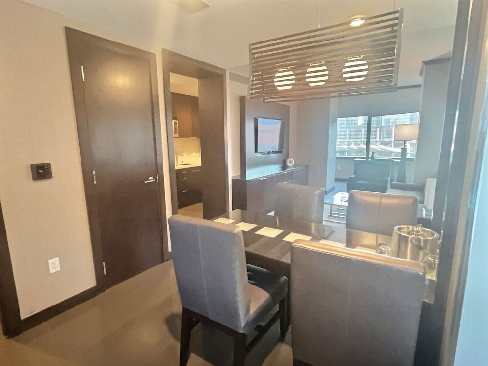 Executive Corner Suite Lower - 1BR - Photo 8