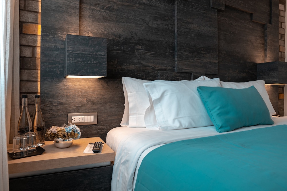 Suite, 1 King Bed photo 3