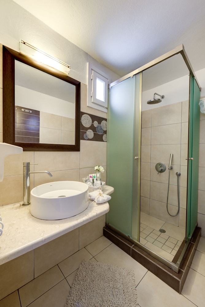 Standard Double or Twin Room - Photo 5