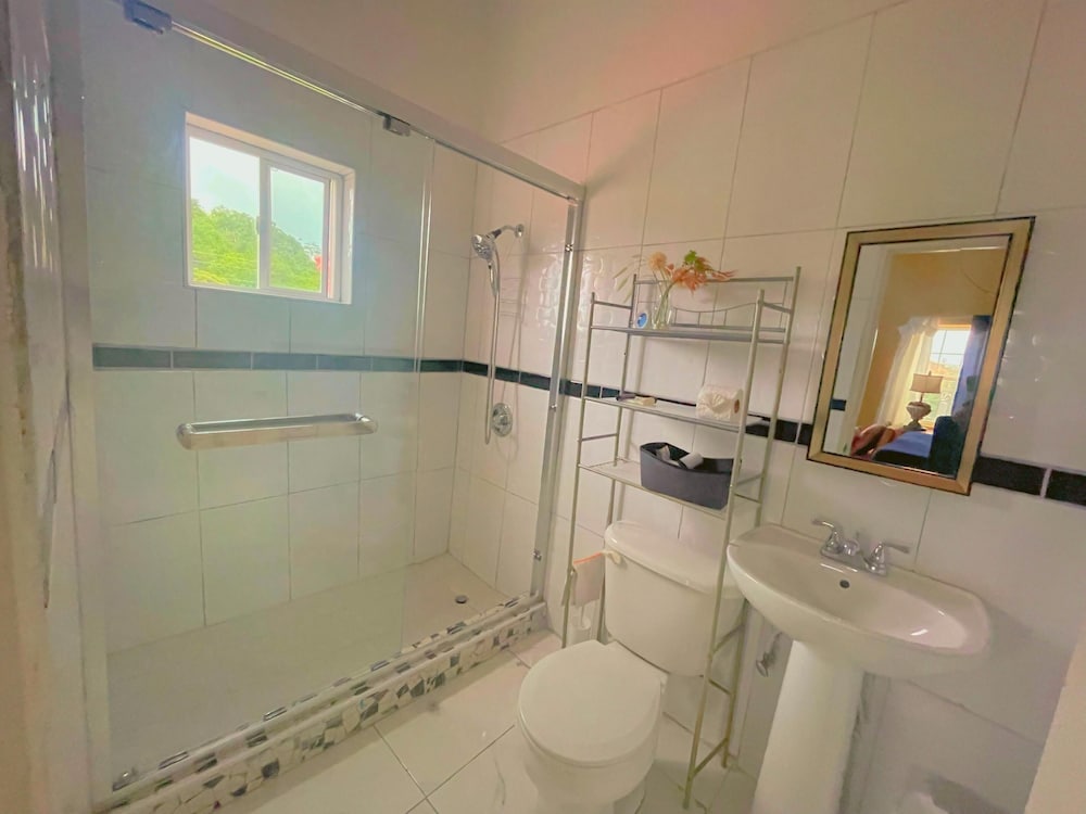 Executive Room, 1 King Bed, Non Smoking photo 2