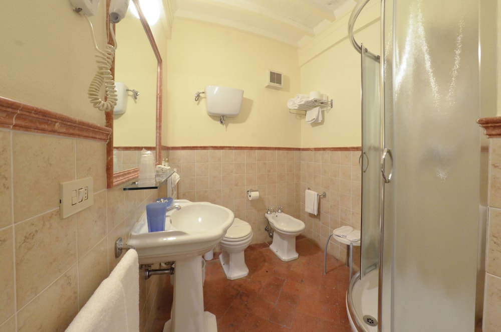 Standard Double or Twin Room - Photo 4