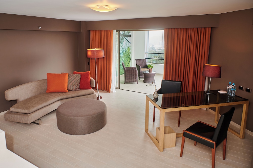Deluxe Suite, 1 King Bed, Terrace (Spa)