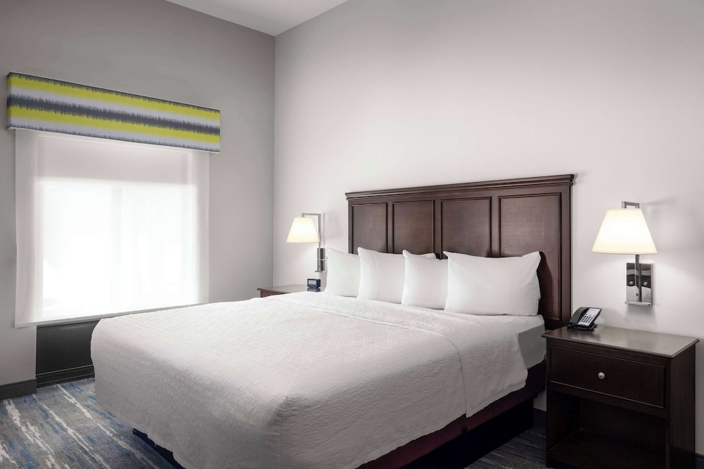 Suite, 1 King Bed, Accessible, Non Smoking - Photo 2