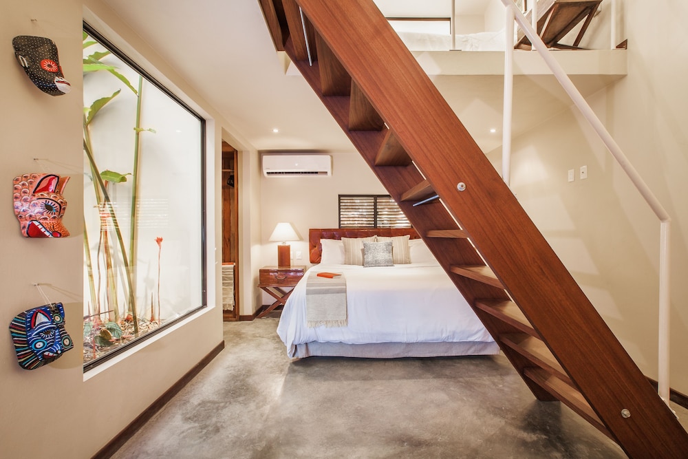 Loft, Multiple Beds, Non Smoking photo 3