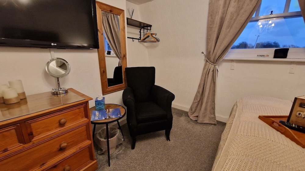 Double Room, Ensuite, Harbor View (Room 9, Top Floor) photo 3