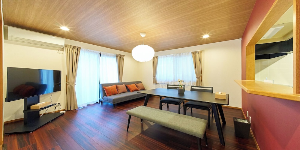 Basic Apartment photo 1