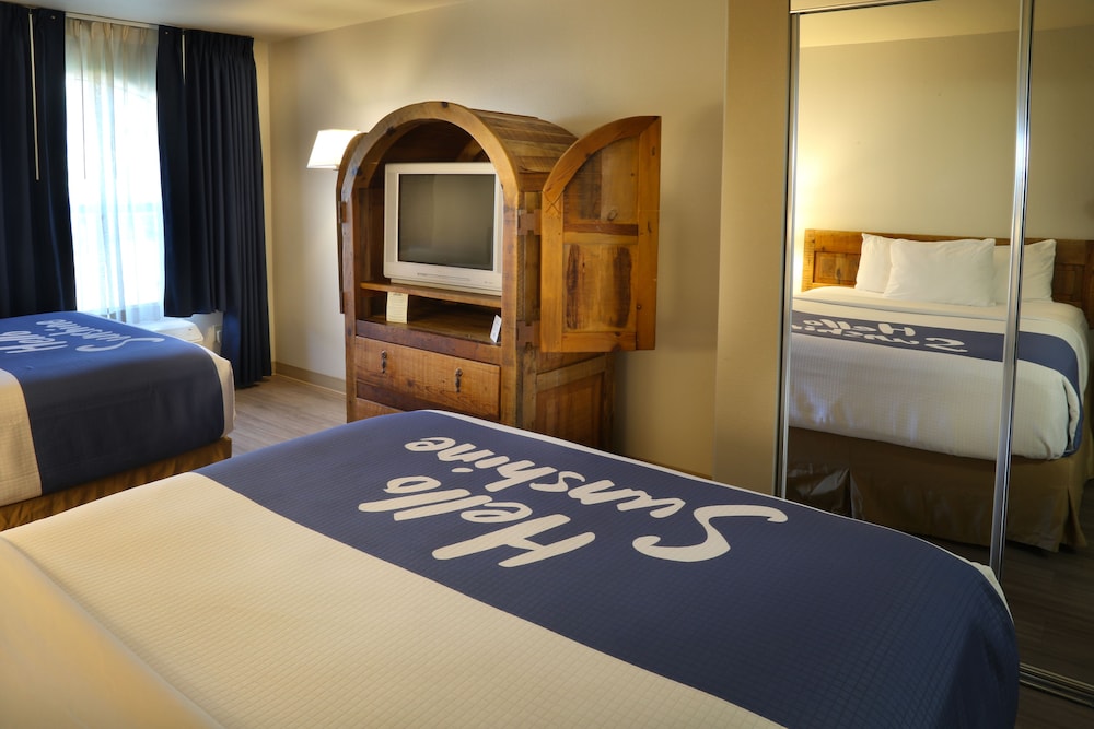 Suite, 2 Queen Beds, Non Smoking - Photo 8