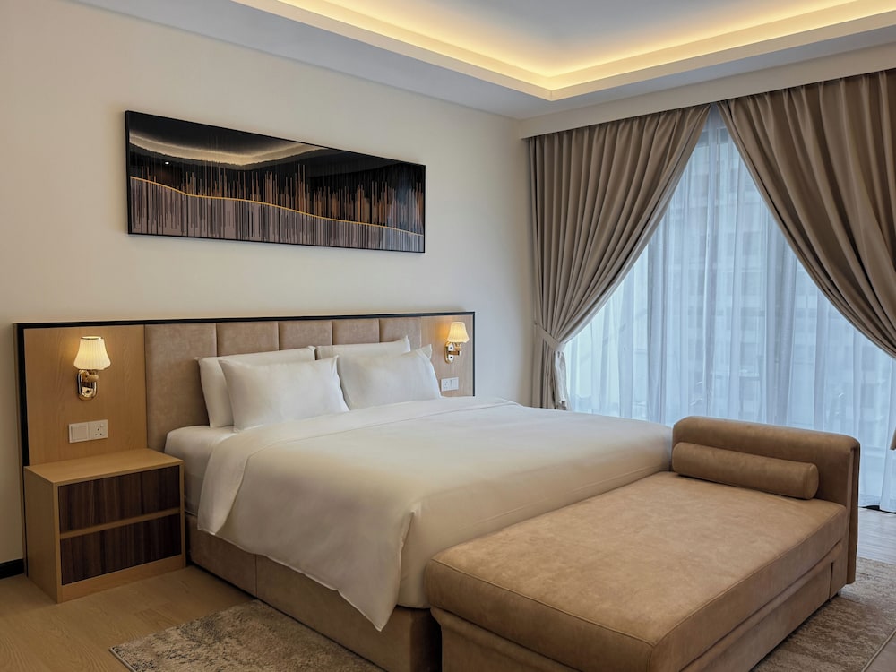 Superior Studio, 1 King Bed, Partial Sea View