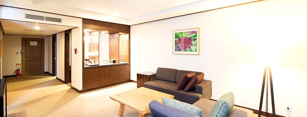 Suite, 1 Bedroom - Photo 2