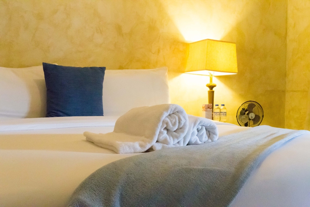 Deluxe Double Room, 1 King Bed photo 3