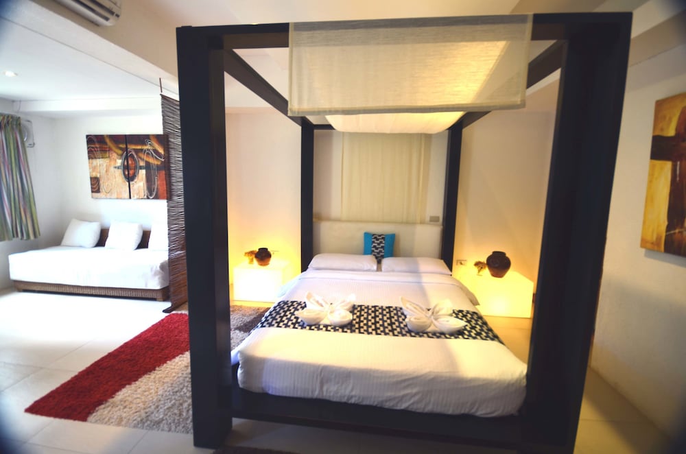 Deluxe Room, 1 King Bed photo 3