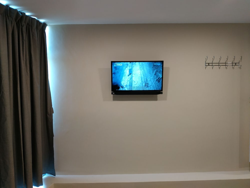 Standard Room, 1 Queen Bed - Photo 3