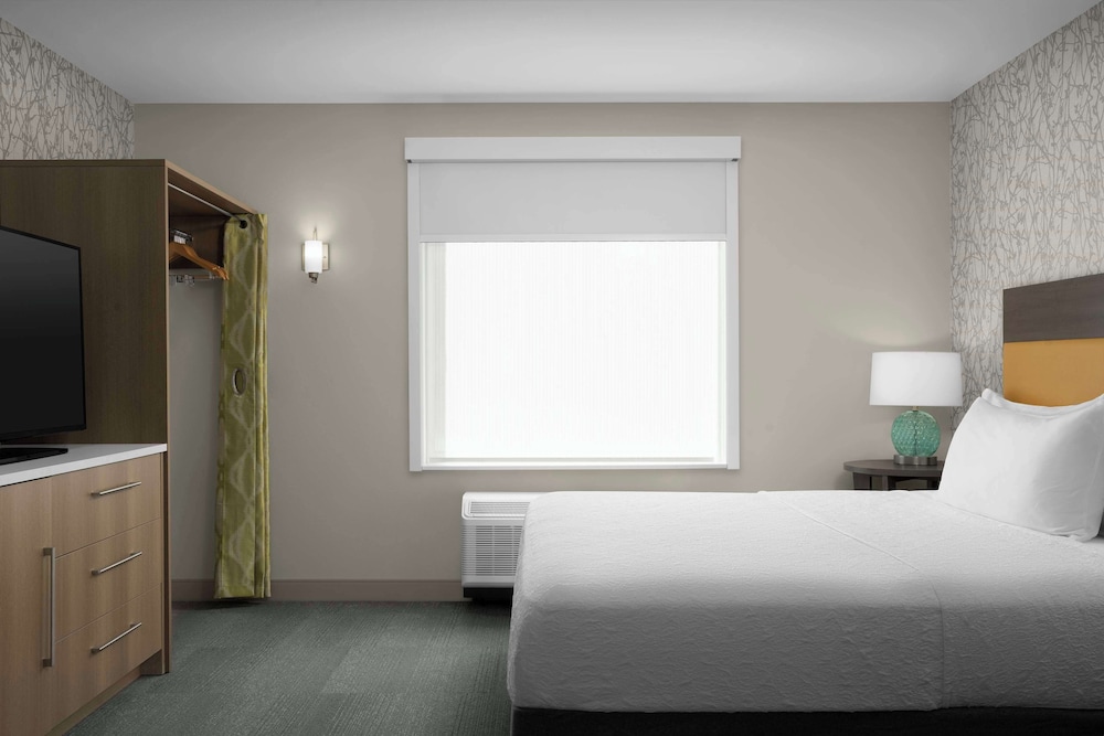 Suite, 1 Bedroom - Photo 2