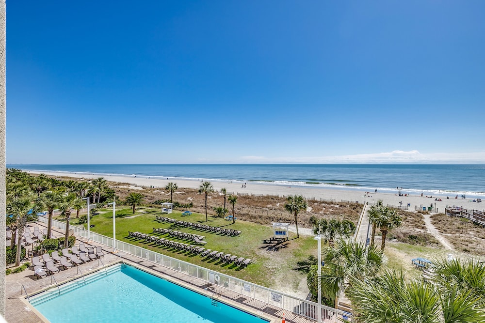 Deluxe Studio, 1 King Bed with Sofa bed, Oceanfront - Photo 1
