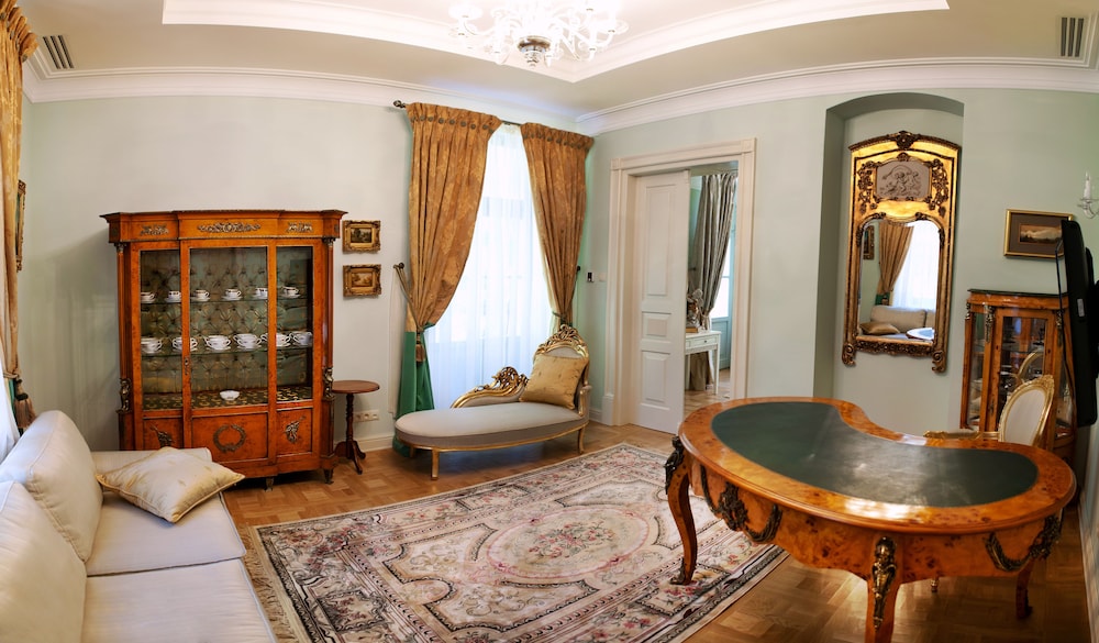 Basic Apartment, 1 King Bed, Non Smoking, Park View photo 2