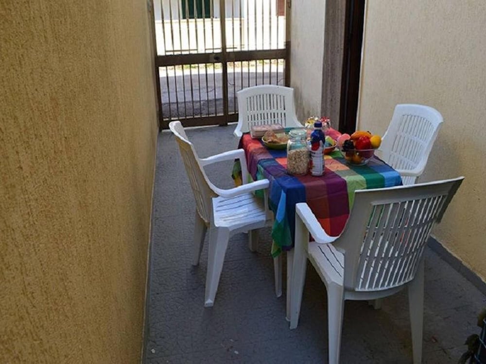 House, 2 Bedrooms, Smoking, Patio photo 3