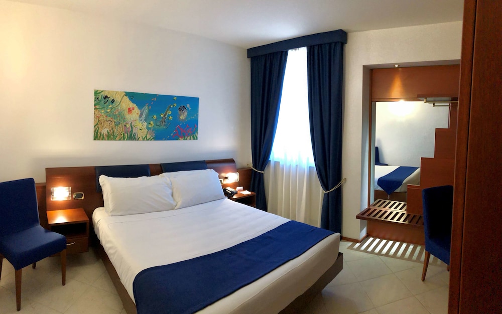 Superior Room, 2 Twin Beds, Non Smoking, Sea View - Photo 8