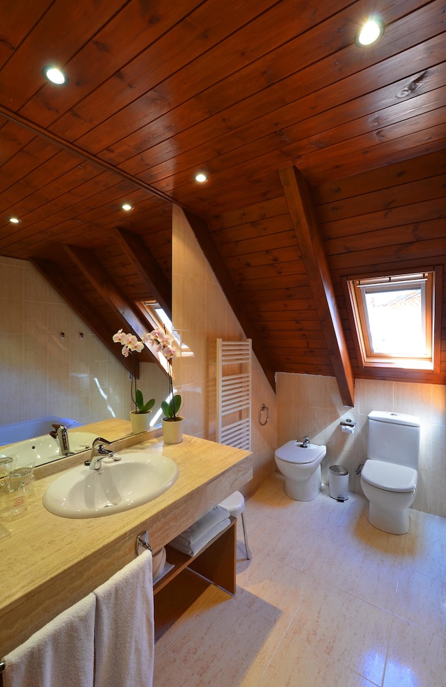 Junior Suite, Jetted Tub - Photo 5