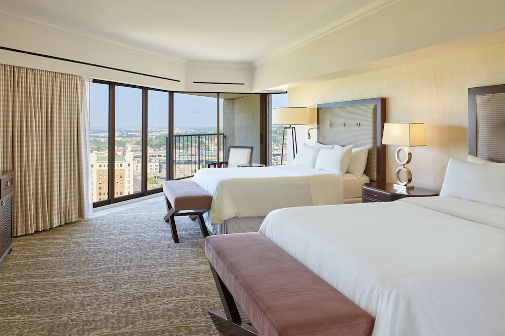 Club Suite, 1 Double Bed, City View (View) photo 2