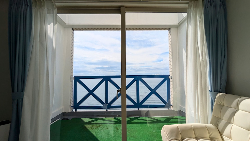 Basic Twin Room, Non Smoking, Ocean View photo 2