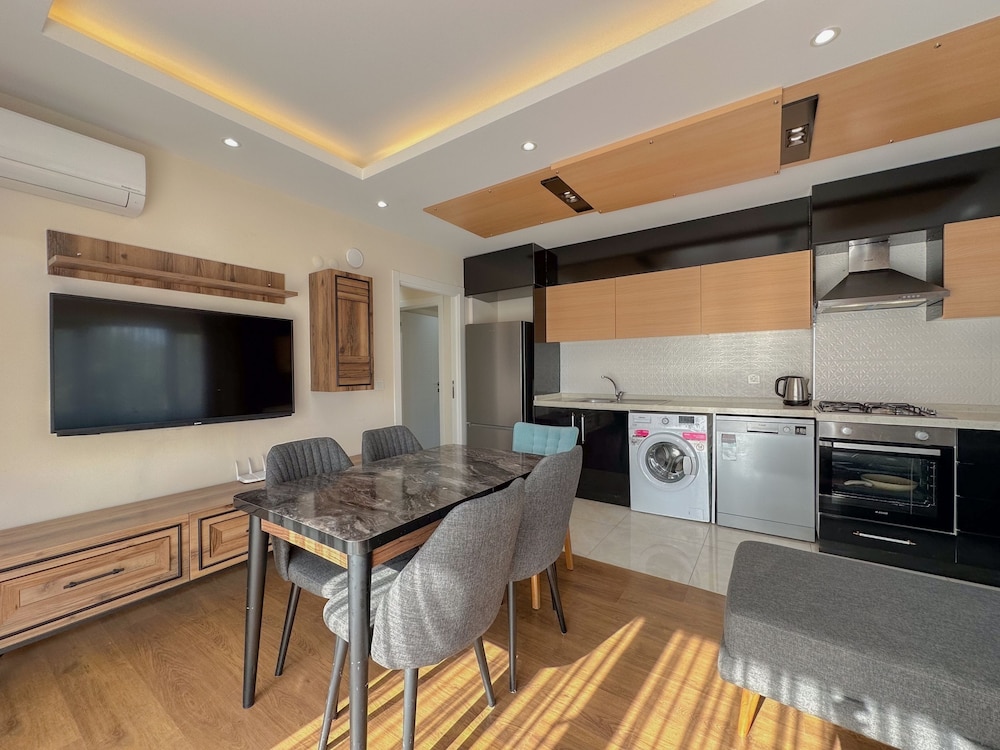 Royal Duplex, 3 Bedrooms, Kitchen photo 3