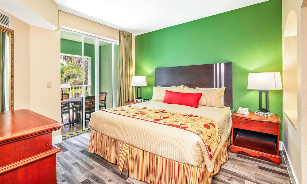 Deluxe One Bedroom Suite with Pool View photo 2
