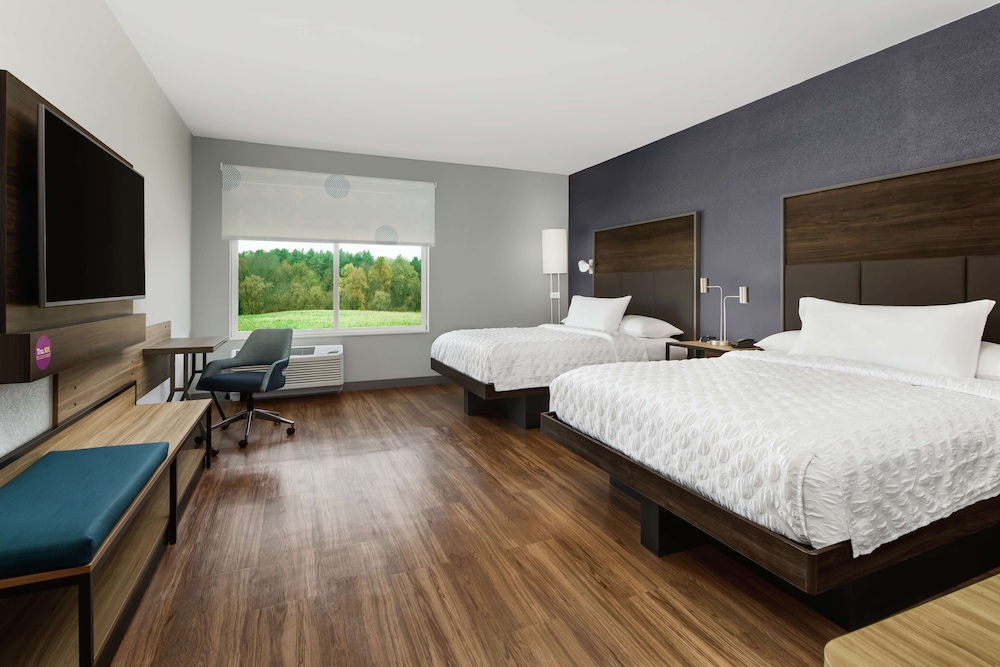 Room, 2 Queen Beds, Accessible, Bathtub (Hearing)