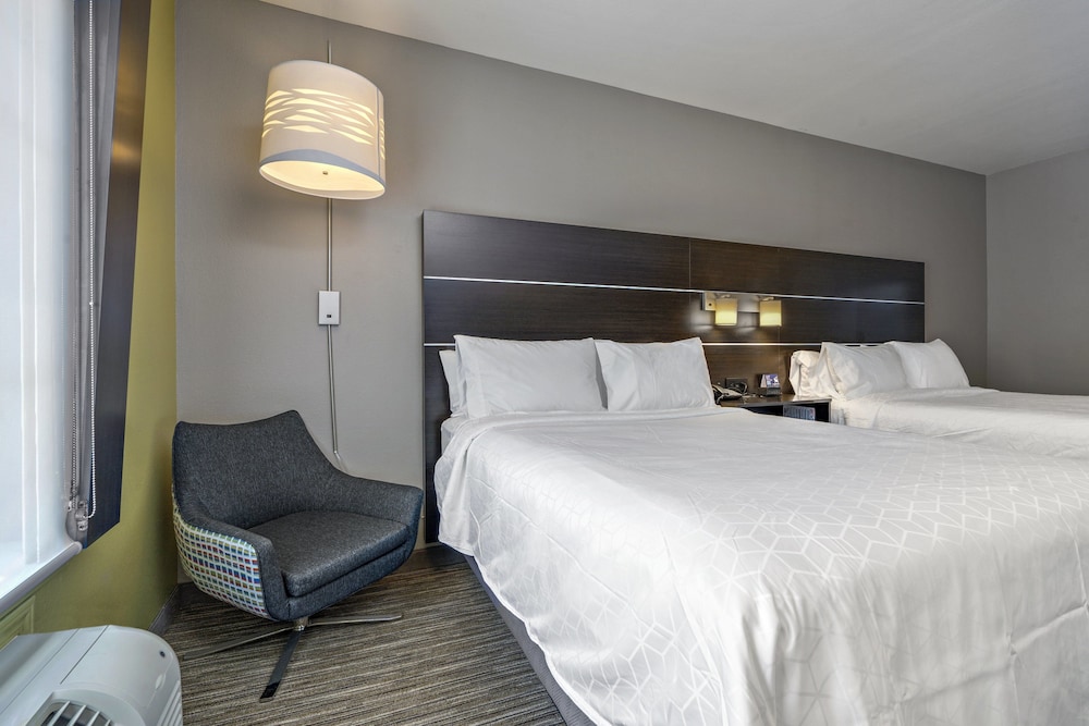 Standard Room, 2 Queen Beds - Photo 4
