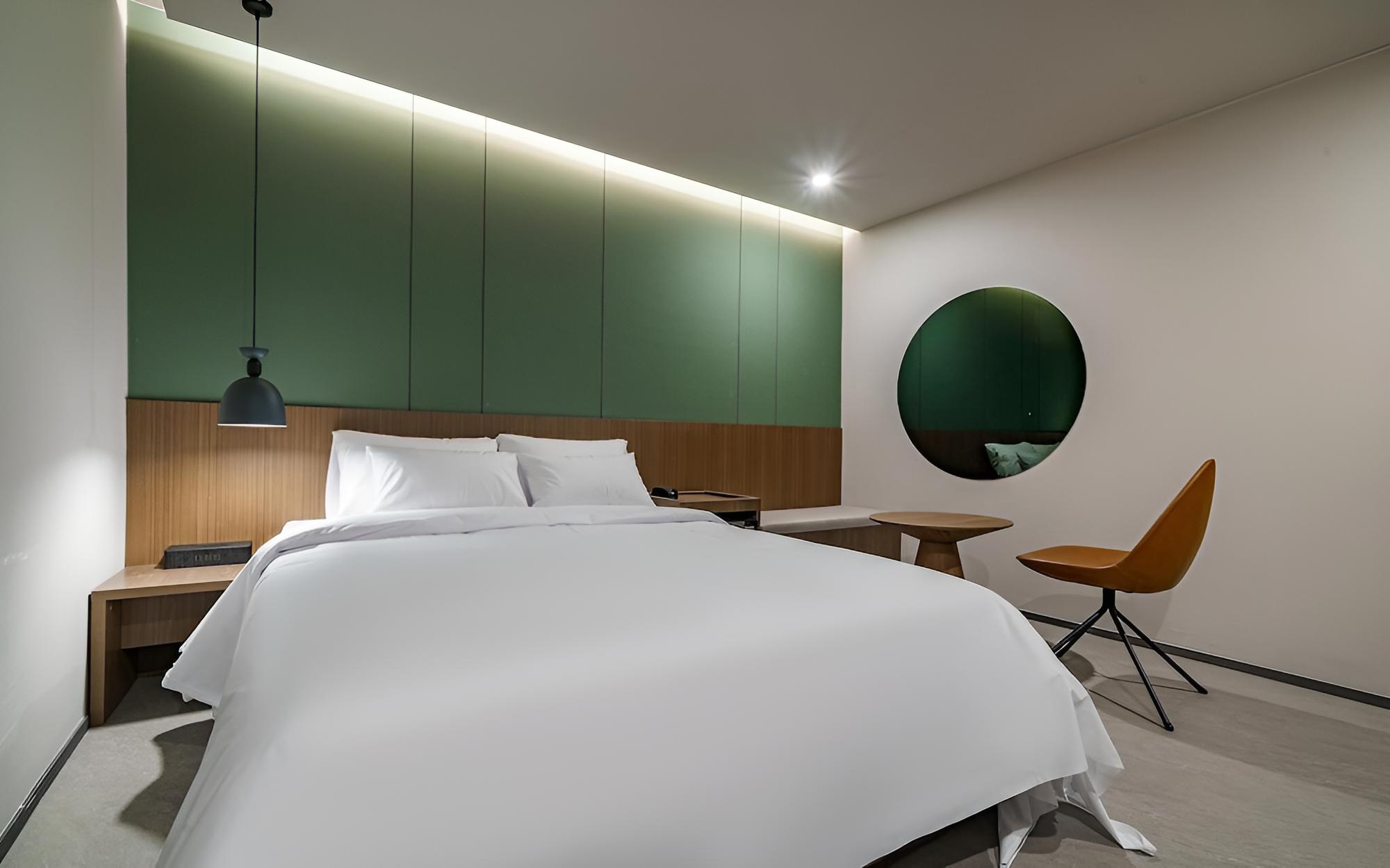 Room (Standard - Non-smoking (TV OTT))
