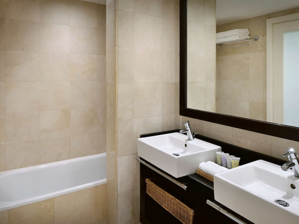 Suite, 1 King Bed - Photo 2