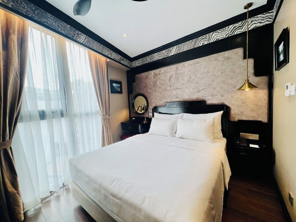 Deluxe Double Room, City View
