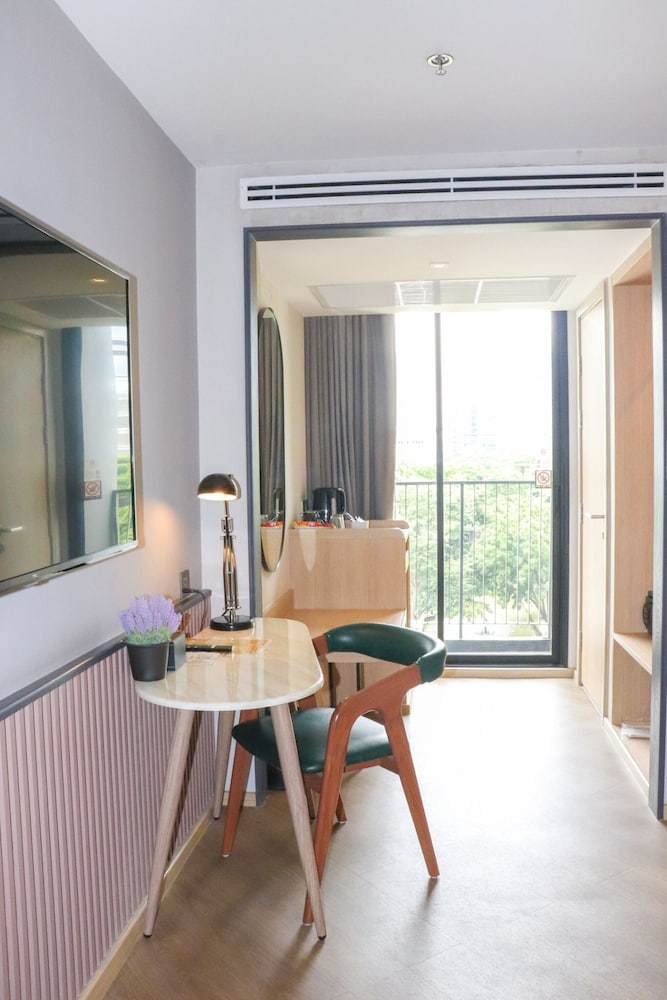 Superior King View Room photo 3