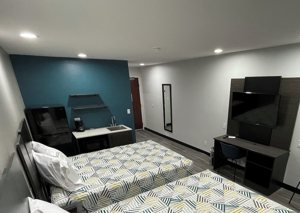 Standard Room, 2 Queen Beds, Non Smoking, Kitchen - Photo 2